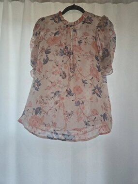 Beautiful blouse. Short sleeve size L
